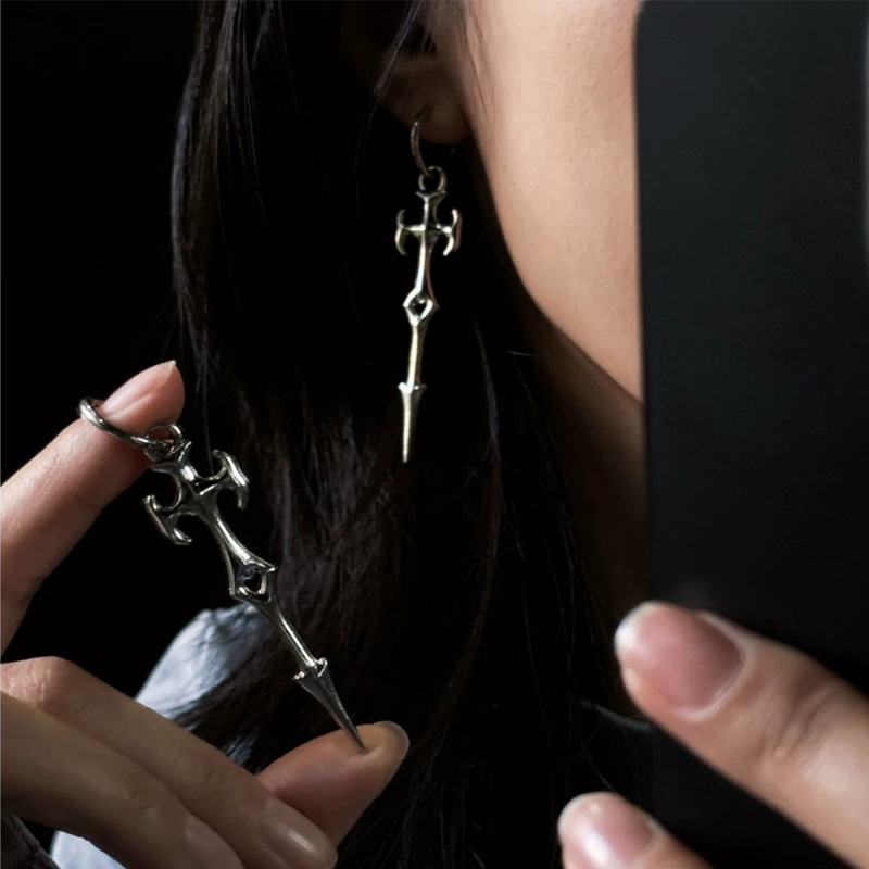 Edgy çapraz kılıç halka küpele - Women'S Fashion Edgy incelemesi ve fiyatı
